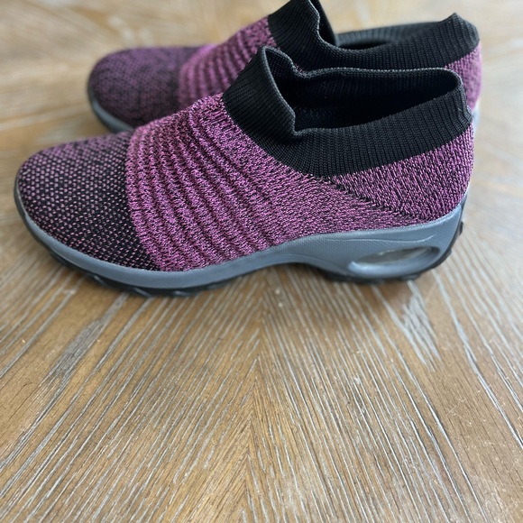 Magenta/purple slip on athletic shoes - Picture 4 of 6